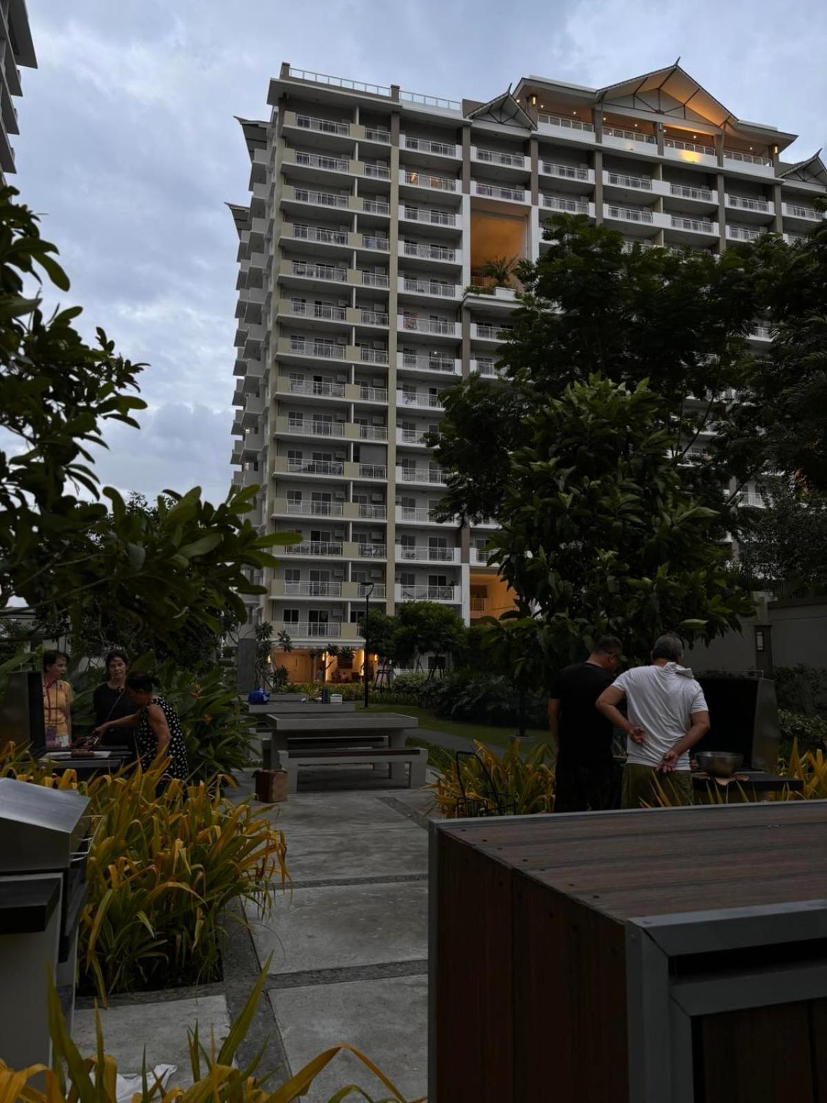 2 Bedroom Condo Unit Near Sm Bf & Naia At The Atherton By Dmci With 2 Balcony Paranaque City Zewnętrze zdjęcie