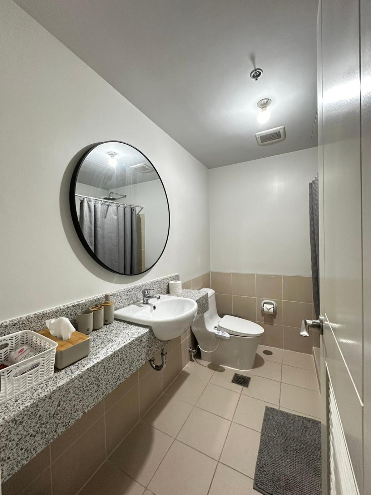 2 Bedroom Condo Unit Near Sm Bf & Naia At The Atherton By Dmci With 2 Balcony Paranaque City Zewnętrze zdjęcie