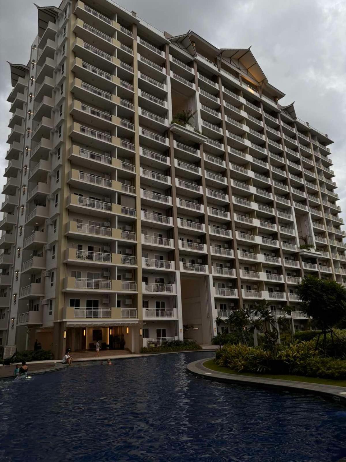 2 Bedroom Condo Unit Near Sm Bf & Naia At The Atherton By Dmci With 2 Balcony Paranaque City Zewnętrze zdjęcie