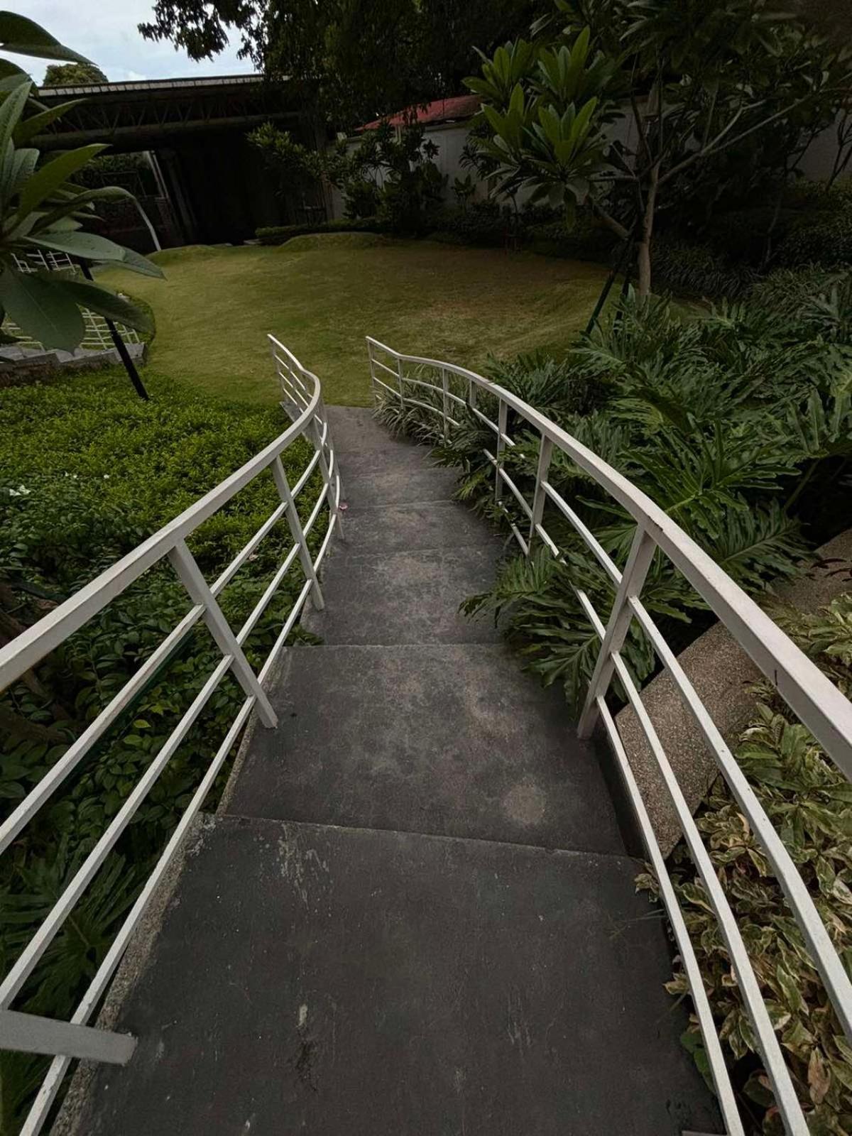 2 Bedroom Condo Unit Near Sm Bf & Naia At The Atherton By Dmci With 2 Balcony Paranaque City Zewnętrze zdjęcie