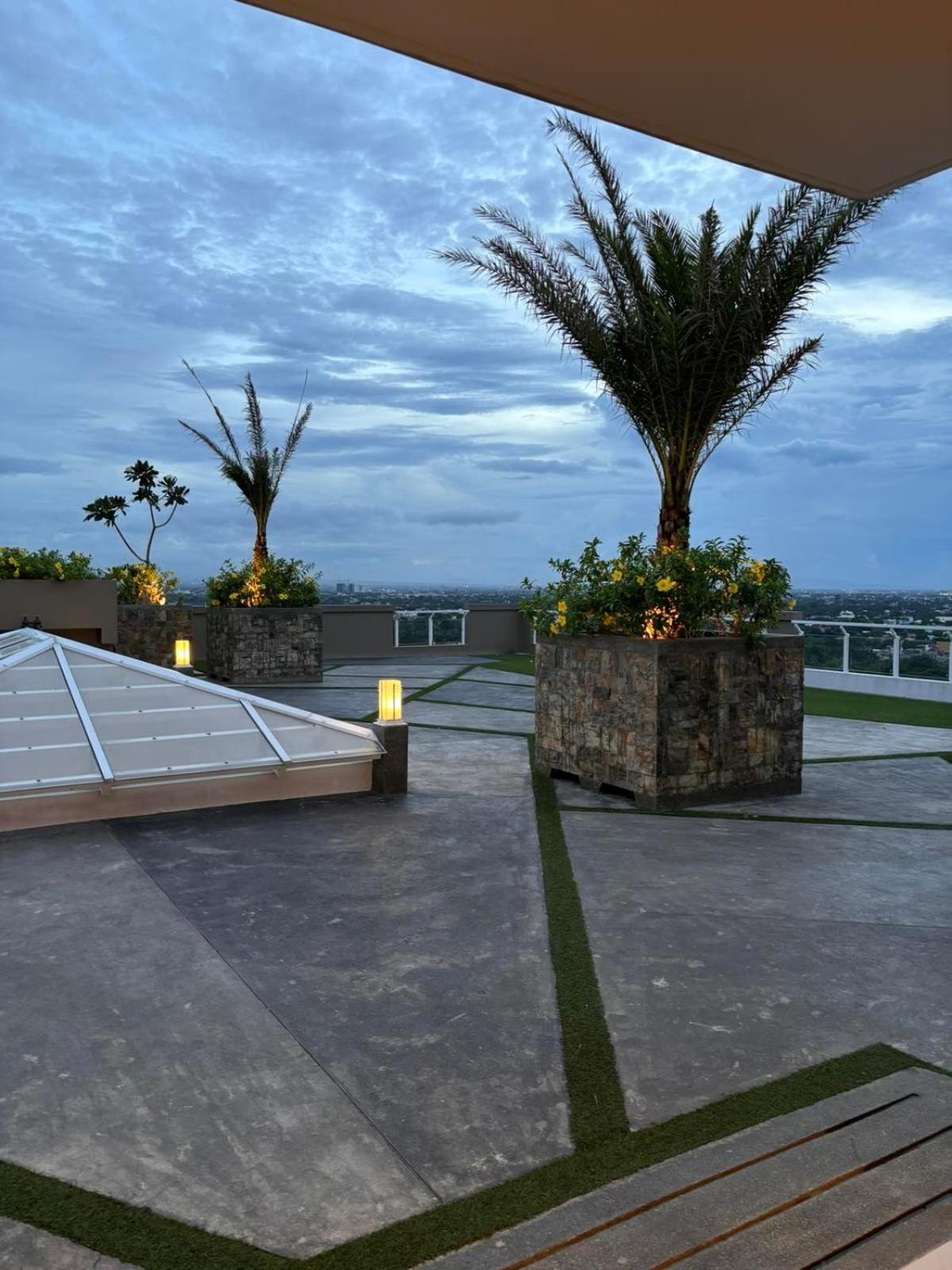 2 Bedroom Condo Unit Near Sm Bf & Naia At The Atherton By Dmci With 2 Balcony Paranaque City Zewnętrze zdjęcie