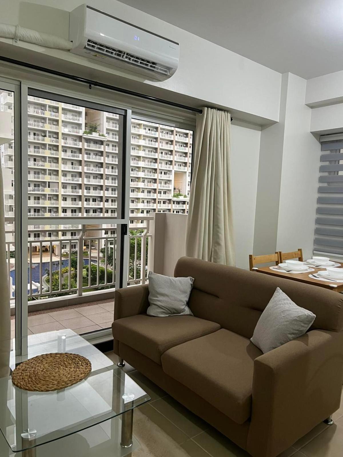 2 Bedroom Condo Unit Near Sm Bf & Naia At The Atherton By Dmci With 2 Balcony Paranaque City Zewnętrze zdjęcie