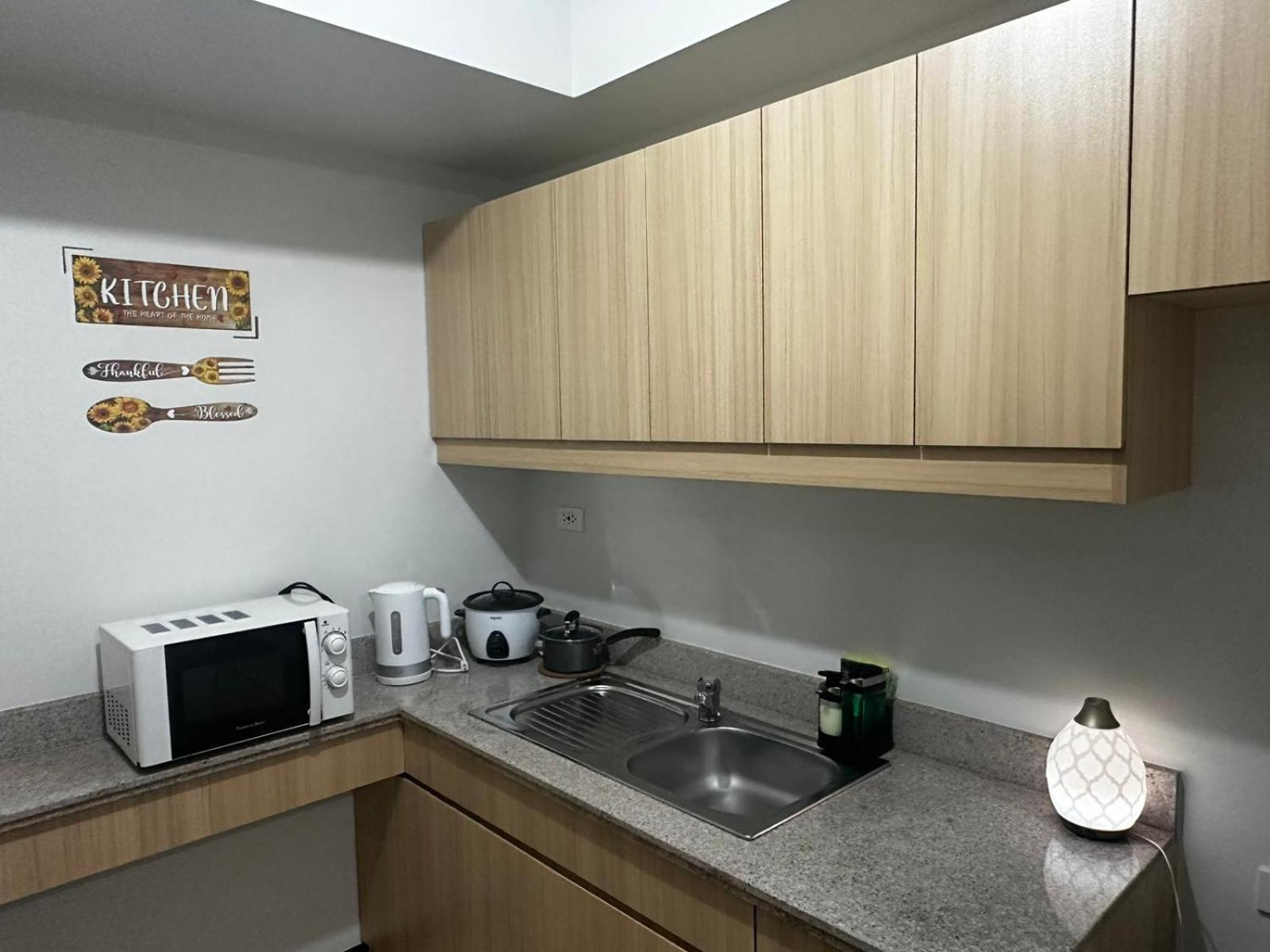 2 Bedroom Condo Unit Near Sm Bf & Naia At The Atherton By Dmci With 2 Balcony Paranaque City Zewnętrze zdjęcie