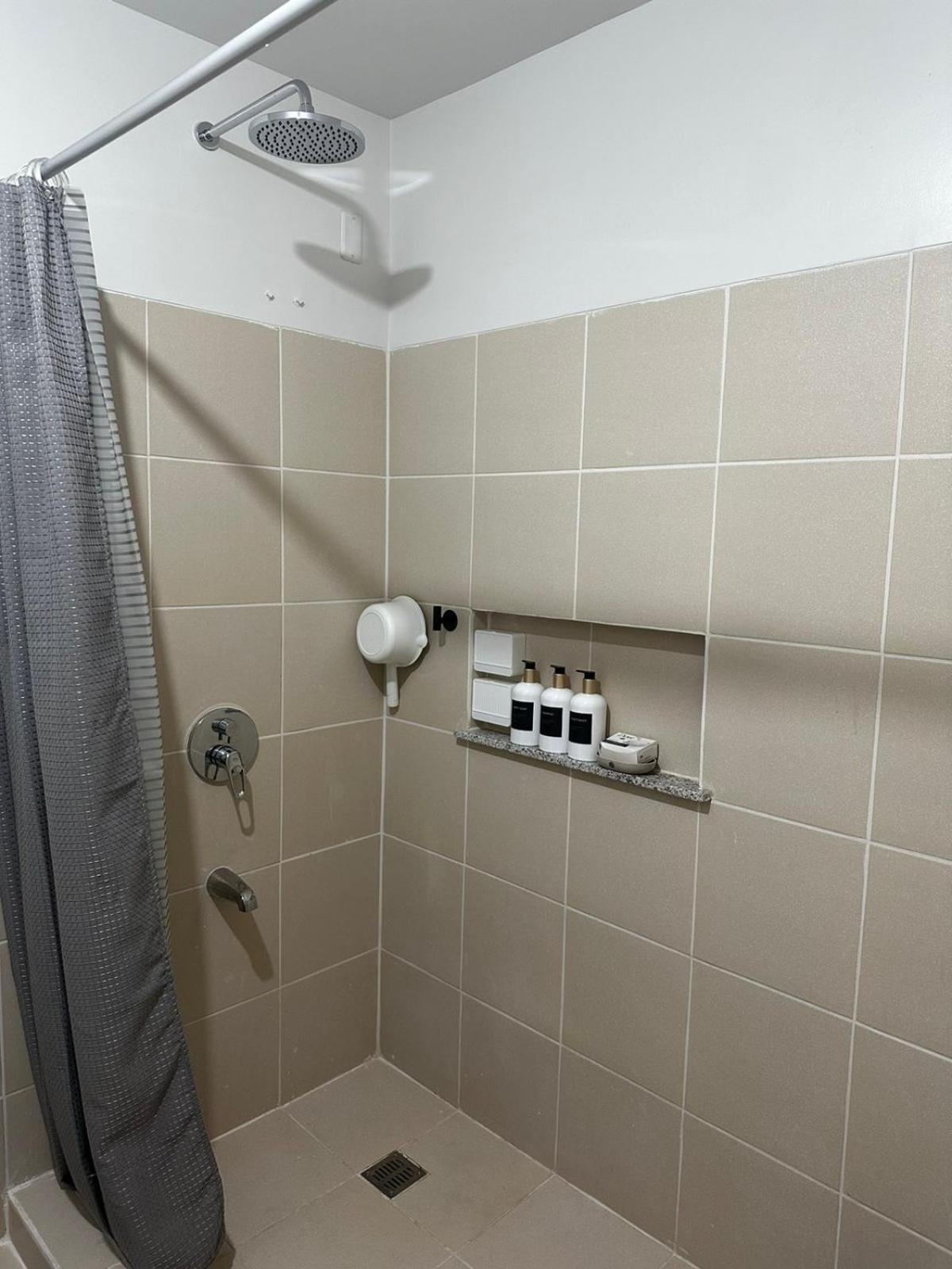 2 Bedroom Condo Unit Near Sm Bf & Naia At The Atherton By Dmci With 2 Balcony Paranaque City Zewnętrze zdjęcie